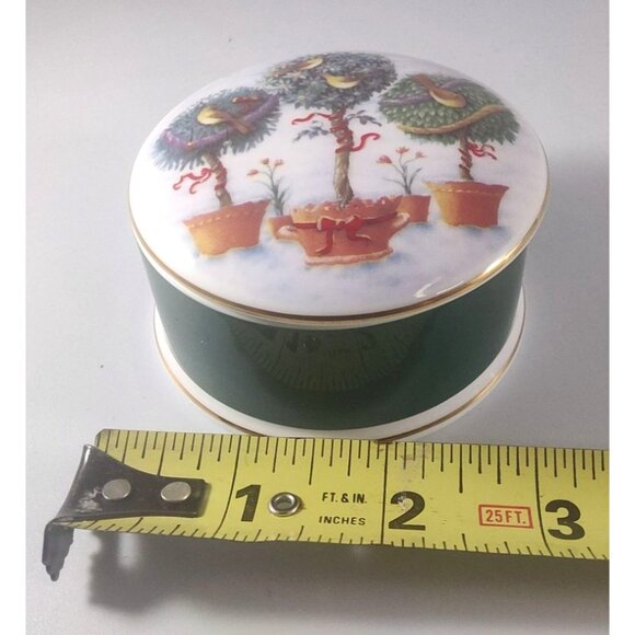 Wedgwood Twelve Days Of Christmas Porcelain Box "Four Collie Birds" W/Box-Flawed - Picture 11 of 13